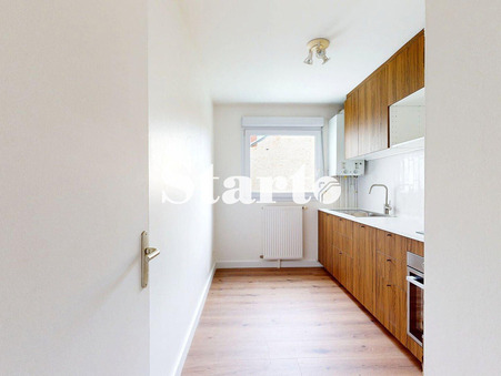 Dijon  860 €