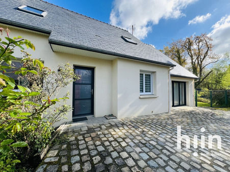 Landévant  367 425 €