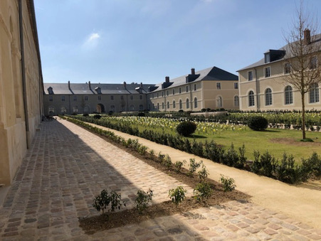 Compiègne  905 €