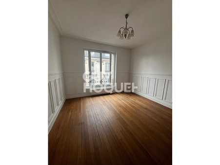 Compiègne  890 €