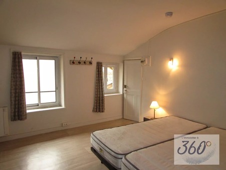 Cluny  370 €