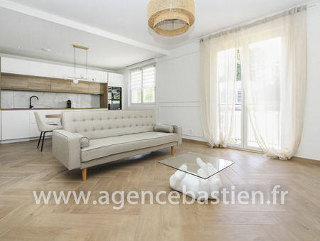 Divonne-les-Bains  420 000 €