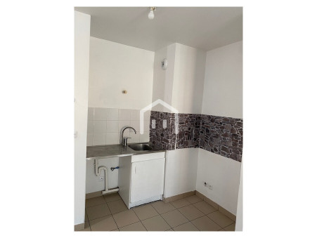 CREIL  701 €