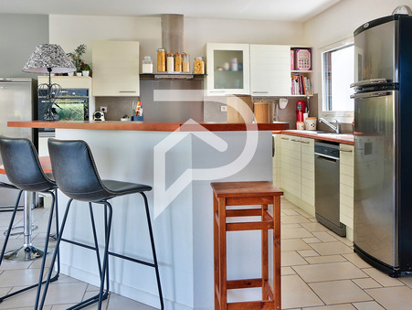 Auray  599 040 €