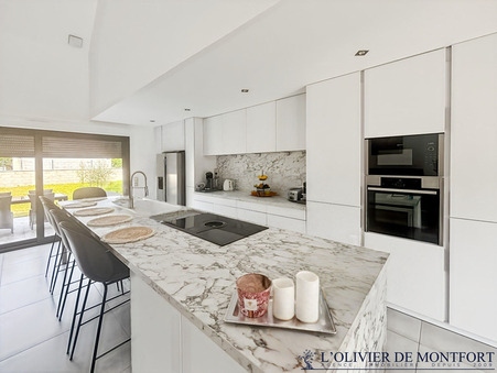 Montfort l amaury  824 000 €
