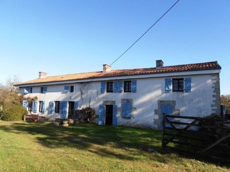 LEZAY  234 000 €