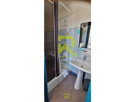 Vente local commercial 432 000 &euro;  Vias