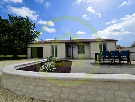 LA FOYE MONJAULT  194 000 €