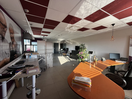 Local professionnel 836 €  sur Saint-Romans (38160) - Réf. 63_P_LCO650005097