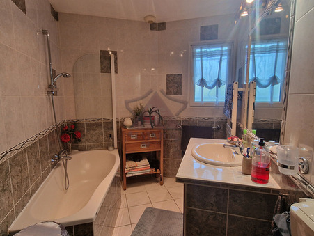 Maison 385 000 €  Réf. 92430 Banne