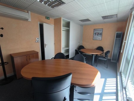 A louer local professionnel 2 170 €  Clermont-Ferrand