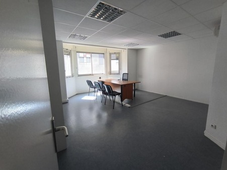 A louer local professionnel 2 170 €  Clermont-Ferrand