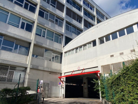 A louer professionnel 3 950 &euro;  Paris 20eme Arrondissement