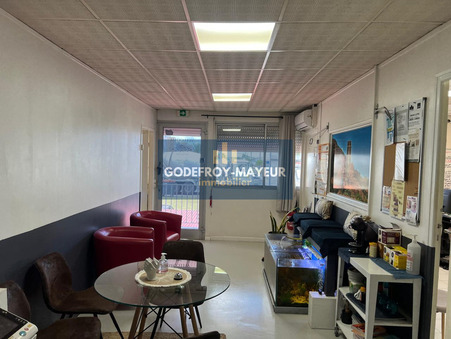 Location local professionnel Baie-Mahault 97122; 1 800 € 