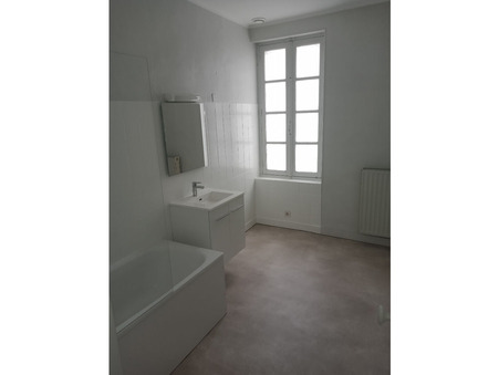A louer appartement 340 €  Segre en Anjou Bleu