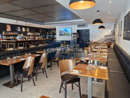 Local commercial sur Baie-Mahault ; 450 000 € ; A vendre Réf. 000.