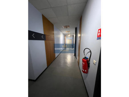 Location local professionnel Baie-Mahault 97122; 2 840 € 