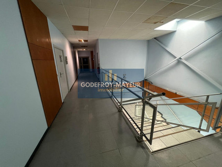 Local professionnel 2 840 €  sur Baie-Mahault (97122) - Réf. Kerga.142