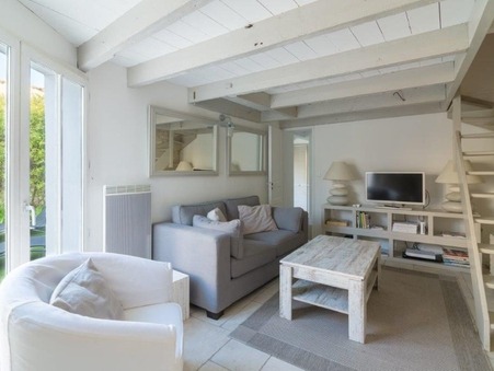 Maison sur La Flotte ; 1 300 000 € ; Vente Réf. VM790-TERREETMER17_