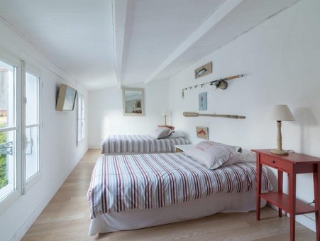 Maison 1 300 000 € Réf. VM790-TERREETMER17_ La Flotte