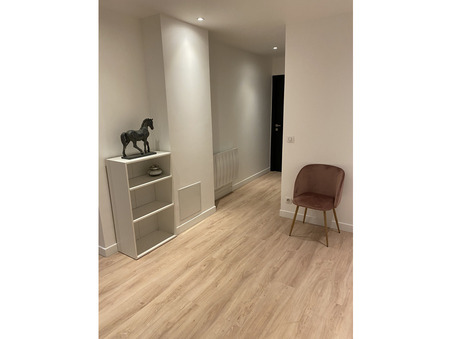 A louer local commercial 950 &euro;  Chantilly