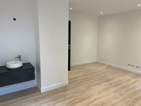 Local commercial 950 &euro;  sur Chantilly (60500) - Réf. 00075-02