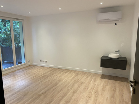 Local commercial 950 &euro;  sur Chantilly (60500) - Réf. 00075-02