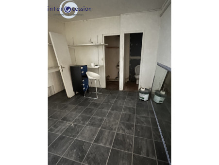 A louer local commercial 750 €  Dole