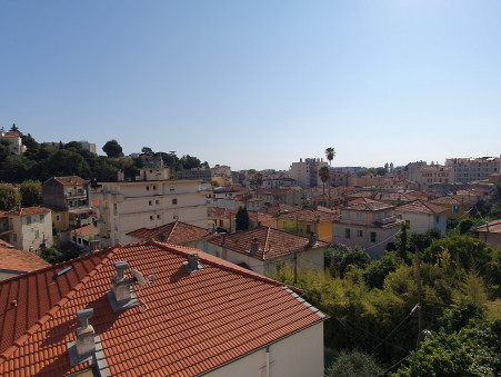A louer maison 1 200 €  Nice