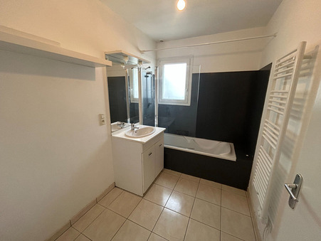 A louer appartement 870 €  Becon les Granits