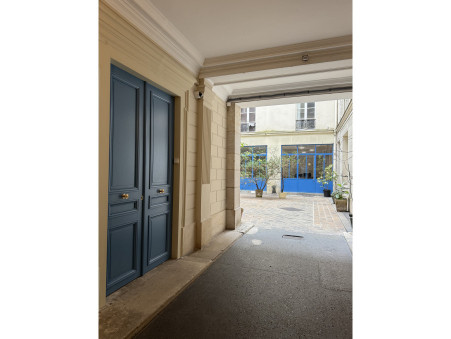 A louer local professionnel 923 €  Paris 8eme Arrondissement