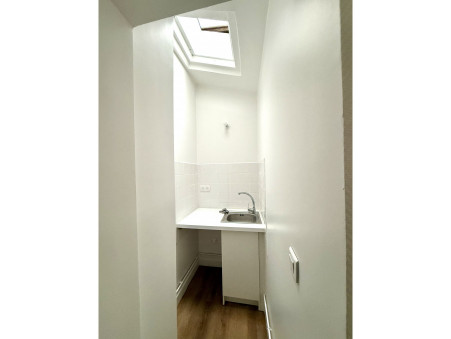 Local professionnel sur Paris 8eme Arrondissement ; 923 €  ; A louer Réf. MON429