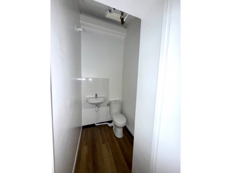 A louer local professionnel 923 €  Paris 8eme Arrondissement