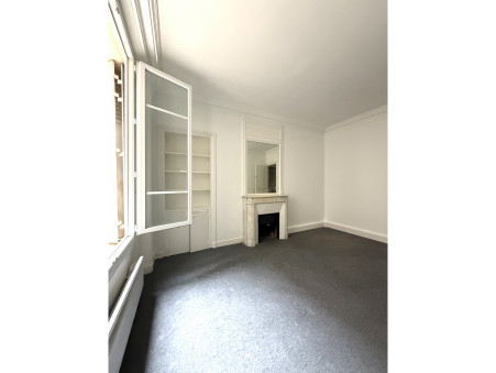 Local professionnel 1 763 €  Réf. MON430 Paris 8eme Arrondissement
