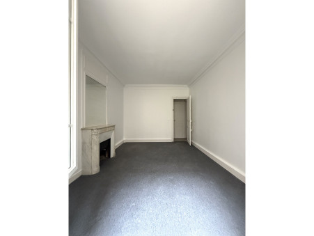 Location local professionnel Paris 8eme Arrondissement Réf. MON430