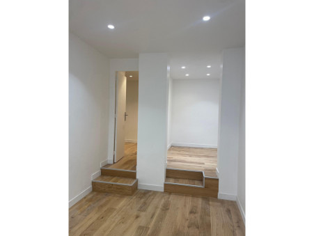 Commercial space € 2 000  Réf. 464 Paris 3eme Arrondissement