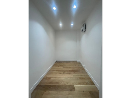 Commercial space € 2 000  Réf. 464 Paris 3eme Arrondissement