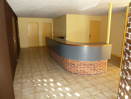 Local professionnel 880 €  Réf. M93182 Chateau Gontier sur Mayenne