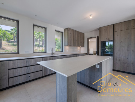 A vendre house Saint-Tropez 83990; € 15 900 000 