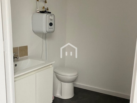 A louer local commercial Chars 95750; 900 € 