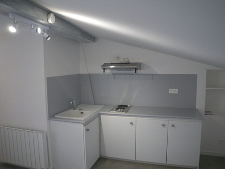 A louer appartement Saintes 17100; 300 € 