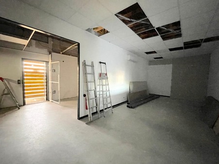 A louer local commercial 300 €  Cavignac