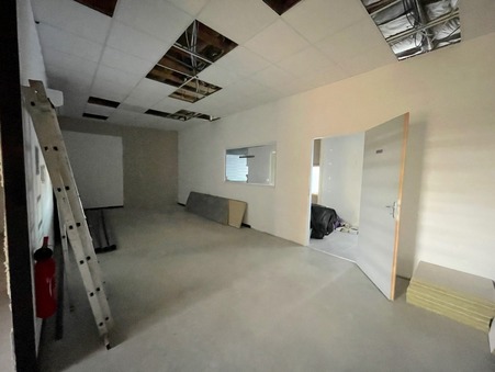 A louer local commercial 300 €  Cavignac