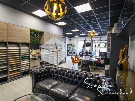 Vente local commercial 118 900 €  Cavignac