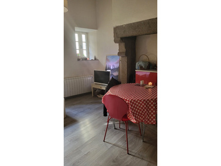 A louer appartement 300 €  Fougeres
