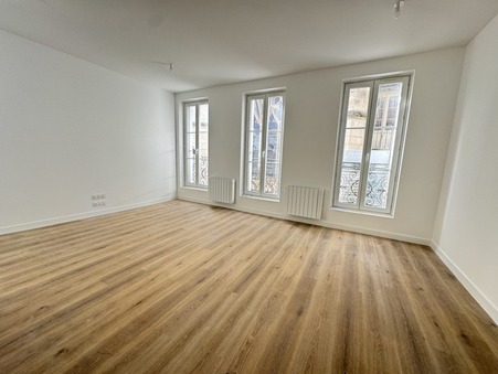 Location appartement Saintes 17100; 323 € 