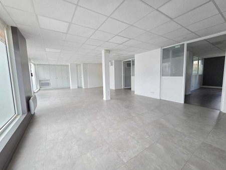 Local commercial 582 000 €  sur Pontault-Combault (77340) - Réf. 11058