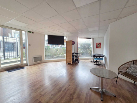 Local commercial sur Pontault-Combault ; 582 000 €  ; Achat Réf. 11058