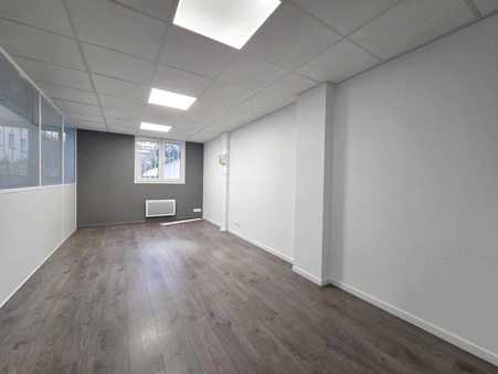 Local commercial 582 000 €  sur Pontault-Combault (77340) - Réf. 11058