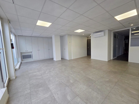 Local commercial 582 000 €  sur Pontault-Combault (77340) - Réf. 11058